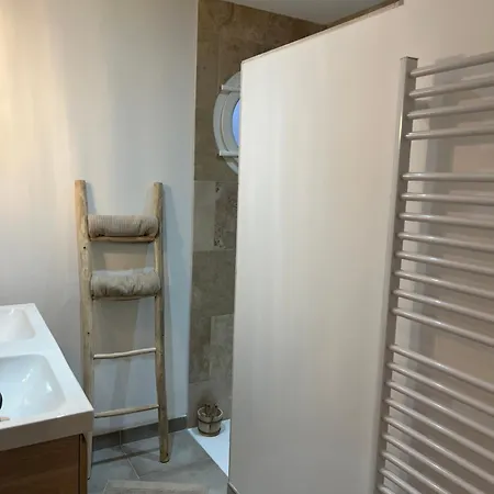 Les De Saint Brice 1 דירה